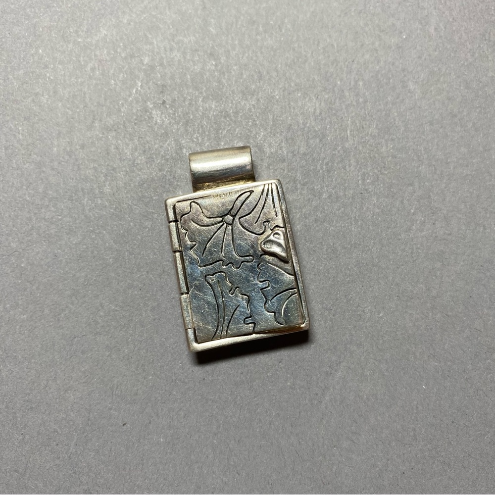 Vintage sterling silver flower locket pendant